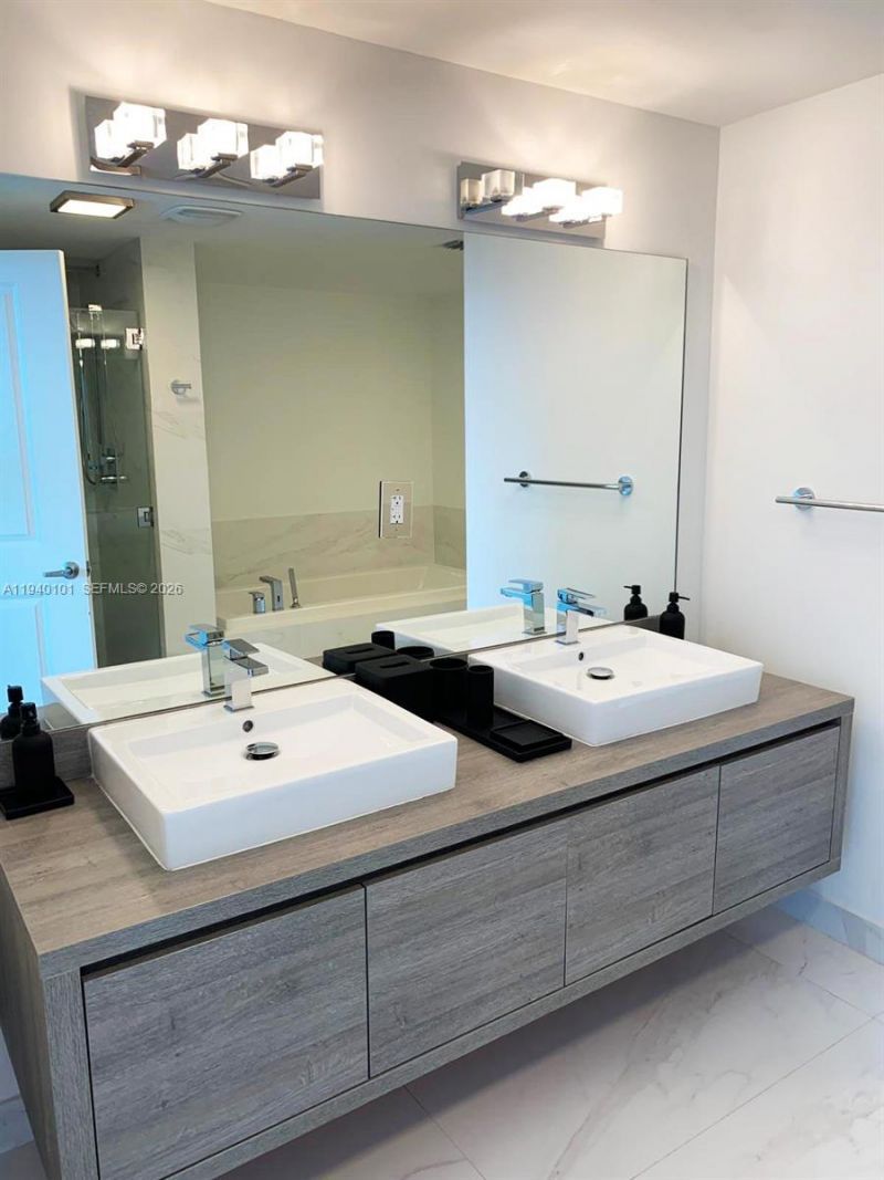 400 Sunny Isles Blvd , Unit 1120, Sunny Isles Beach, FL 33160 Photo