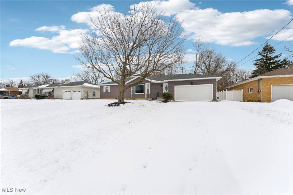 2601 Sherwood Drive, Lorain, OH 44053 Main Photo