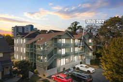 307 70th Ave. N photo 4