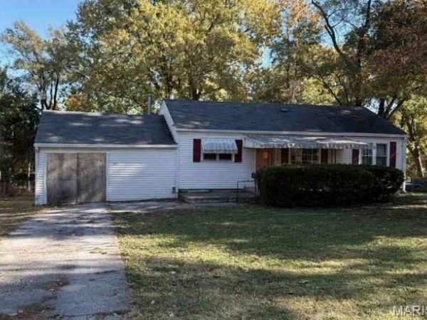 5925 Crescent Avenue, Raytown, MO 64133