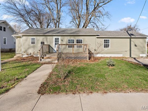 109 School Street, Raymond, IL 62560