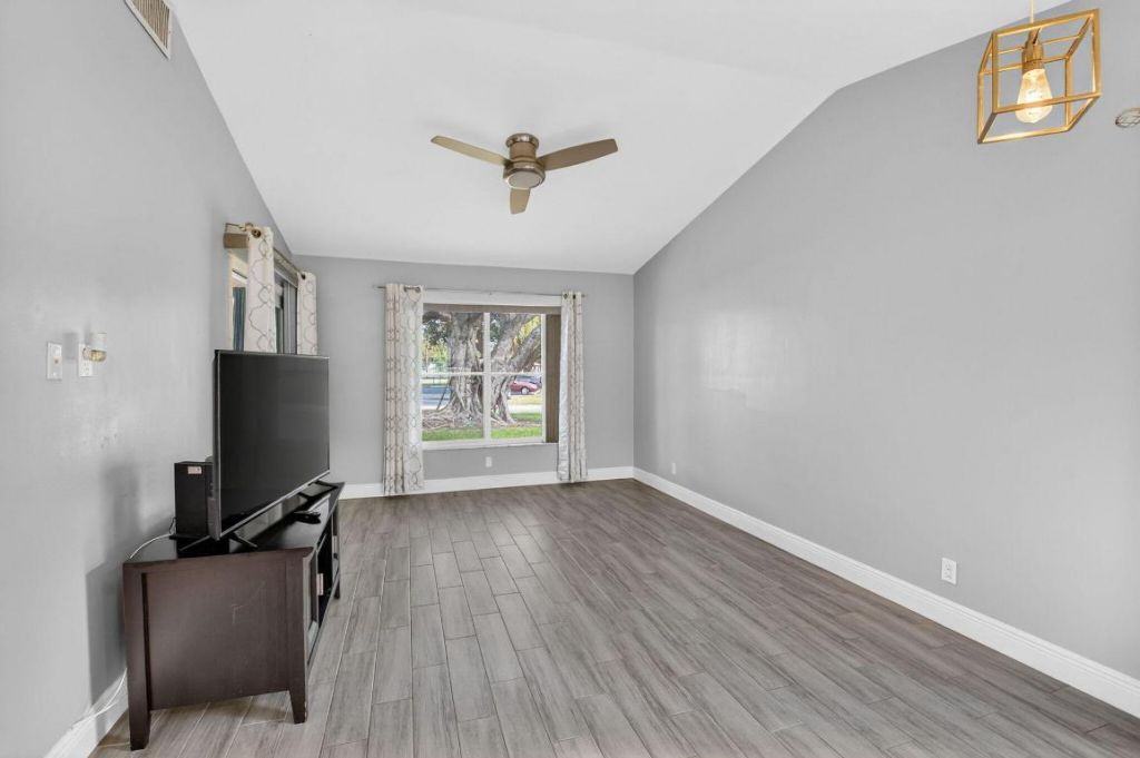 28 Via De Casas Norte, Unit 28, Boynton Beach, FL 33426 Photo