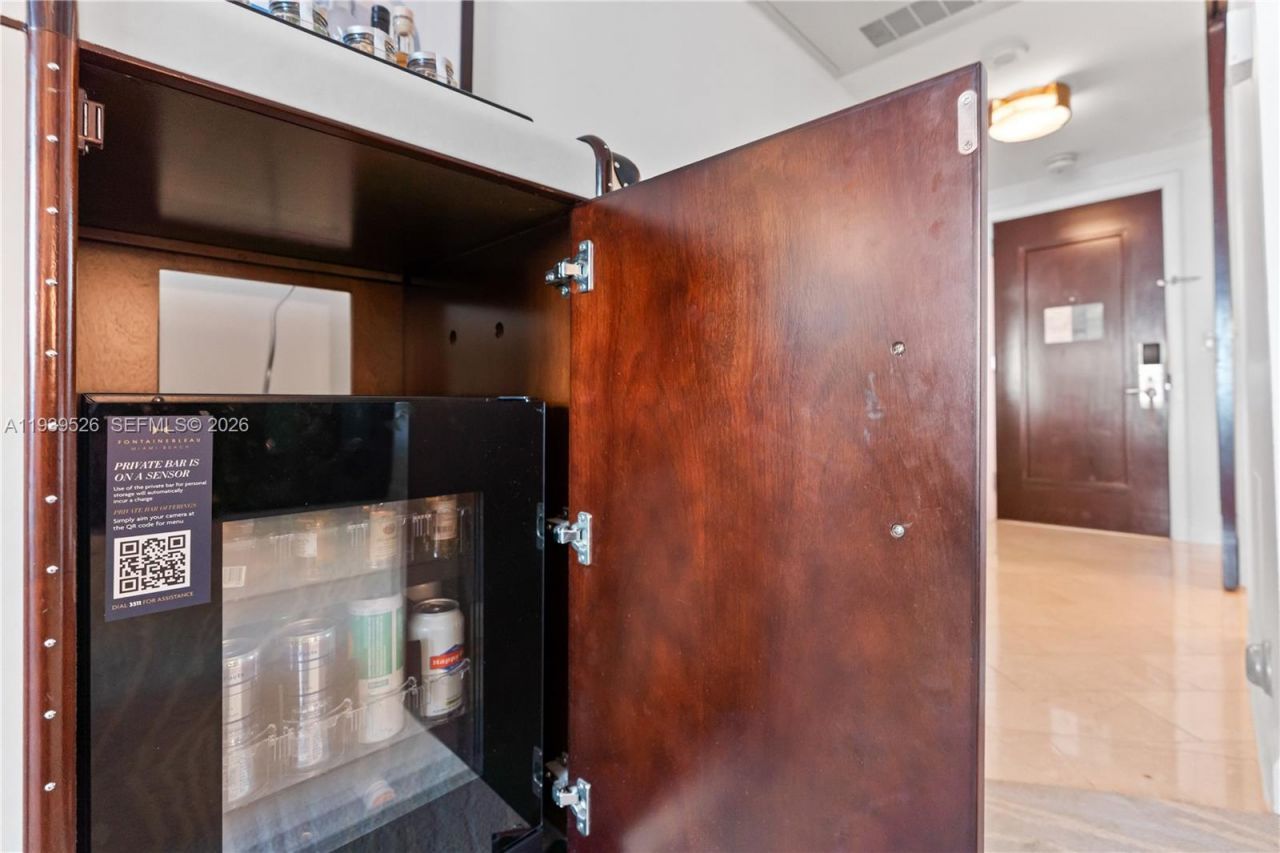 4391 Collins Ave, Unit 303, Miami Beach, FL 33140 Photo