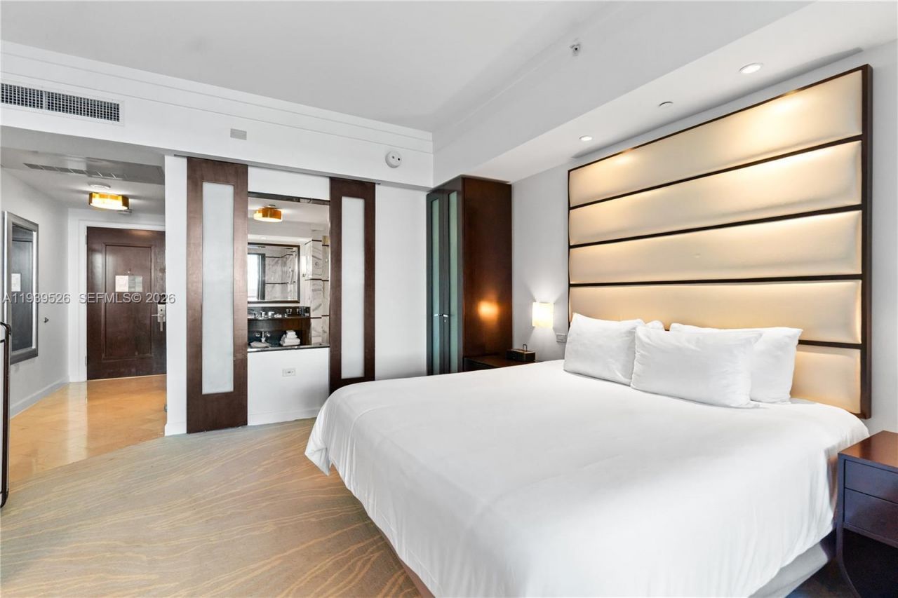 4391 Collins Ave, Unit 303, Miami Beach, FL 33140 Photo