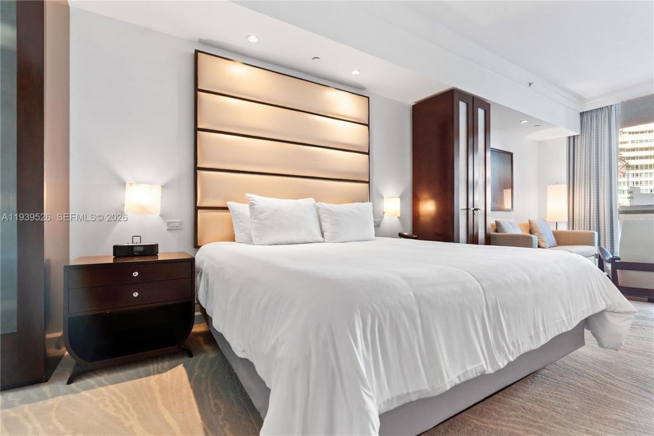 4391 Collins Ave, Unit 303, Miami Beach, FL 33140 Photo