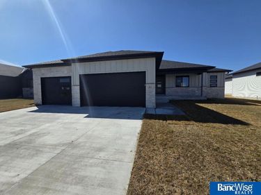 441 Half Moon Drive, Lincoln, NE 68527