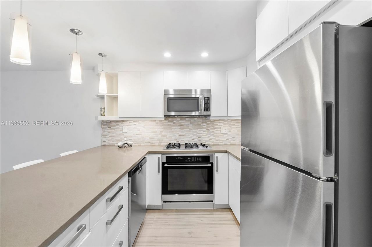 405 N Hibiscus Dr, Unit 202, Miami Beach, FL 33139 Photo