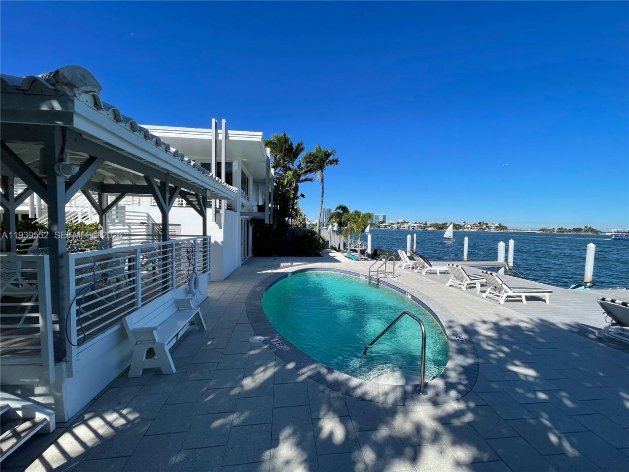 405 N Hibiscus Dr, Unit 202, Miami Beach, FL 33139 Photo