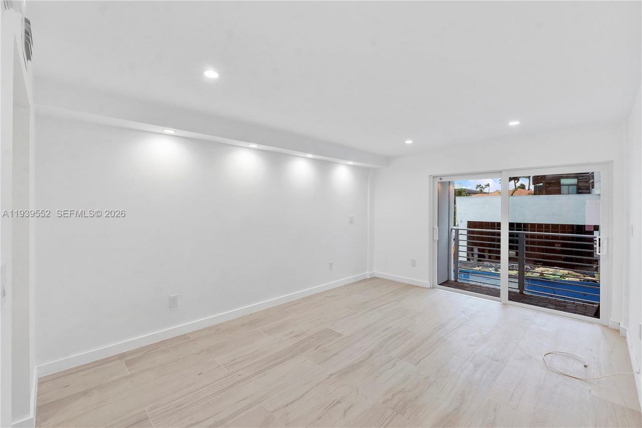 405 N Hibiscus Dr, Unit 202, Miami Beach, FL 33139 Photo