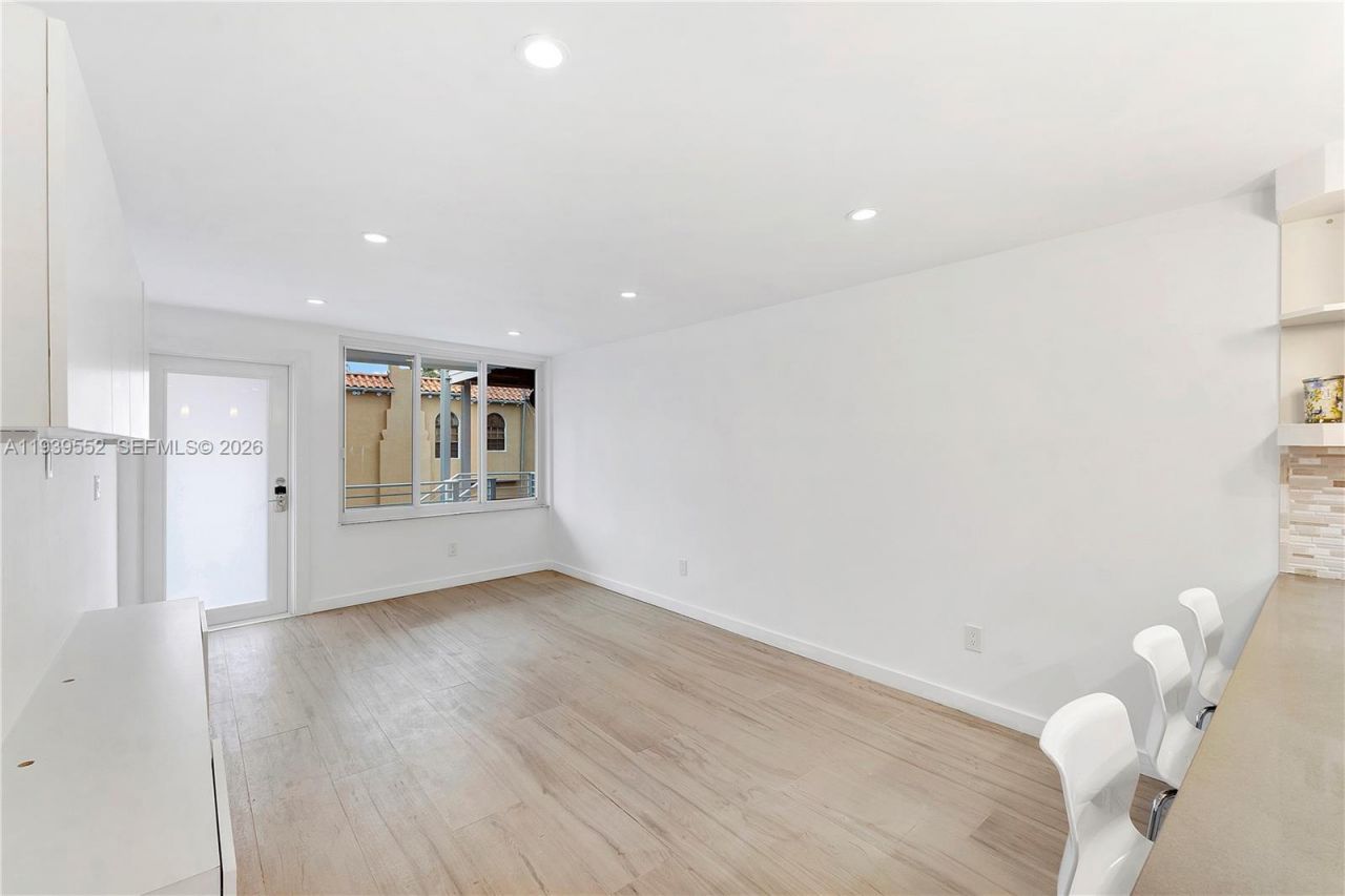 405 N Hibiscus Dr, Unit 202, Miami Beach, FL 33139 Photo