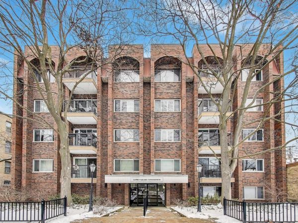 420 Linden Avenue, Unit 502, Wilmette, IL 60091