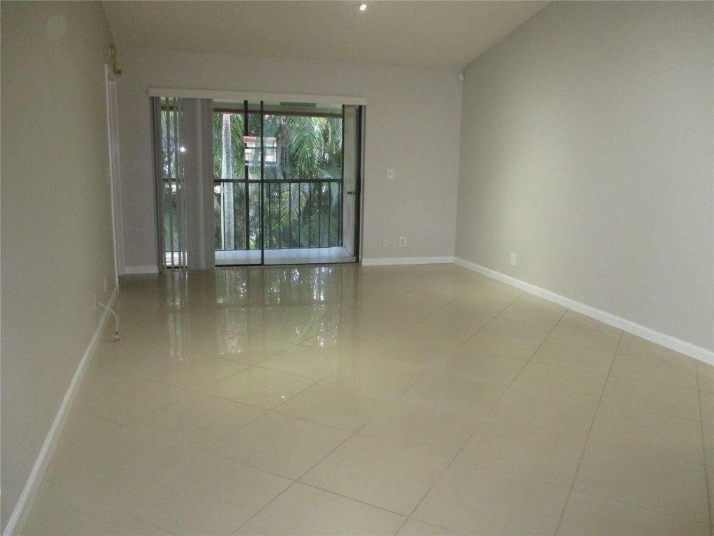 22052 Palms Way, Unit 205, Boca Raton, FL 33433 Photo