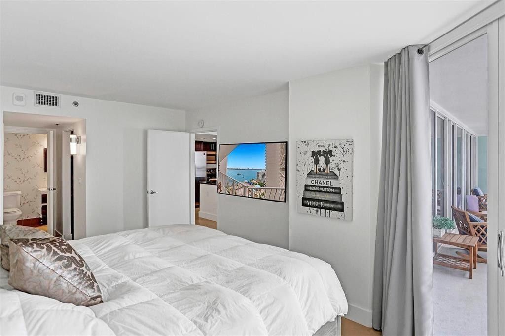 7601 E Treasure Drive, Unit 1524, North Bay Village, FL 33141 Photo