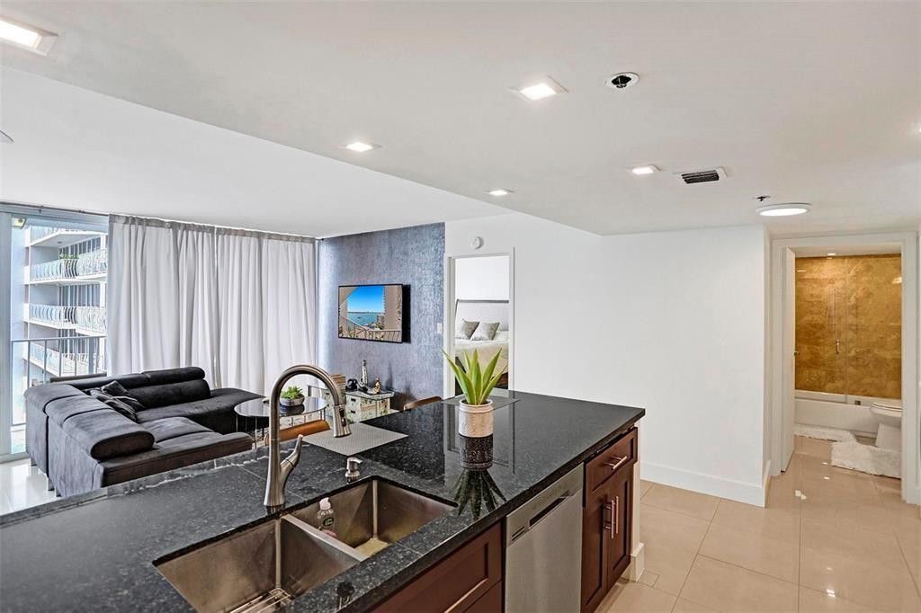 7601 E Treasure Drive, Unit 1524, North Bay Village, FL 33141 Photo