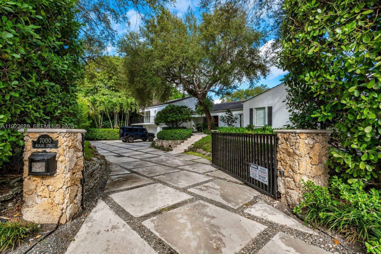 7000 Robles St , Coral Gables, FL 33143 Photo
