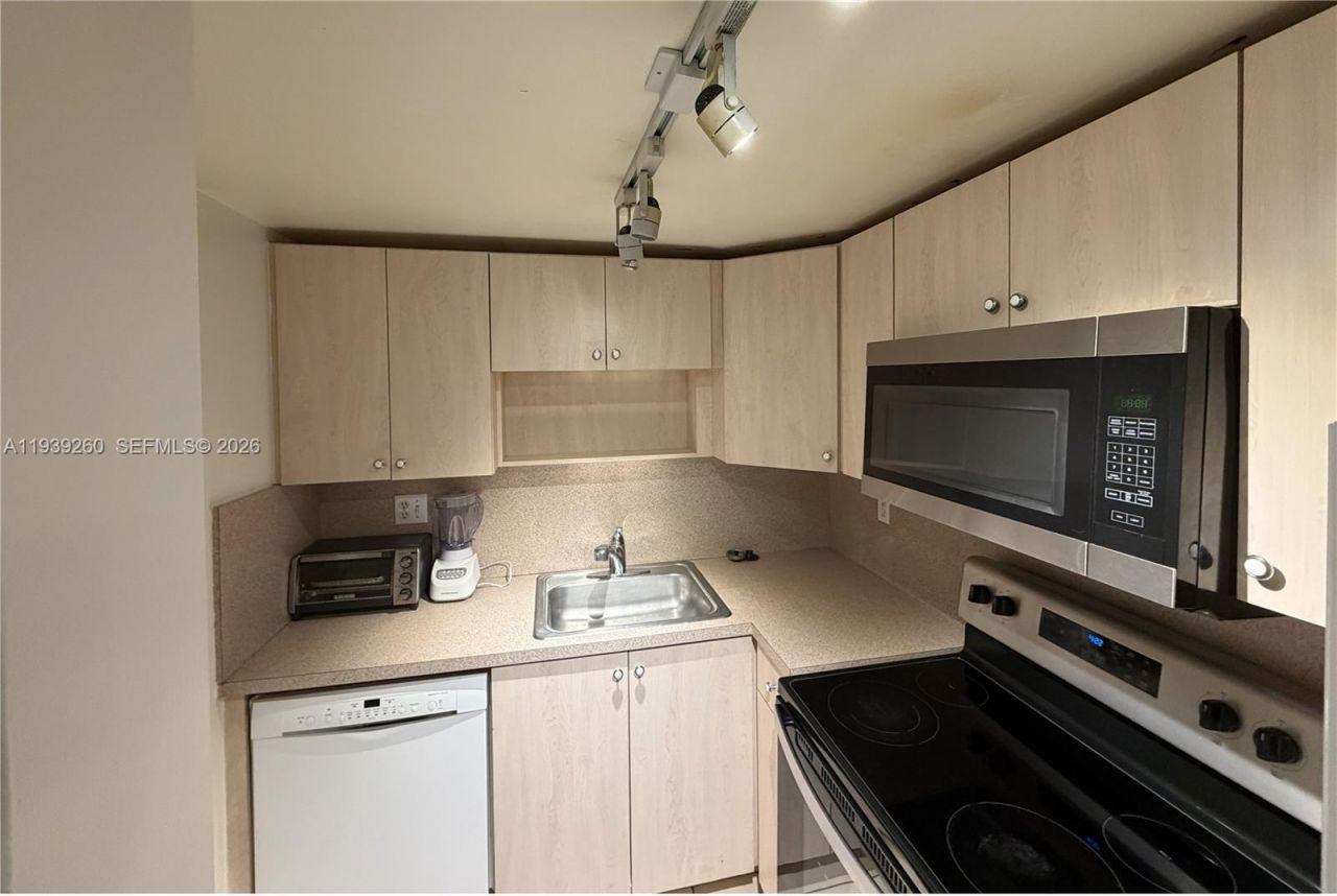 1205 Mariposa Ave , Unit 413, Coral Gables, FL 33146 Photo