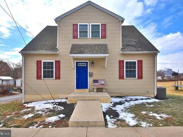 404 CHERRY STREET, EAST GREENVILLE, PA 18041