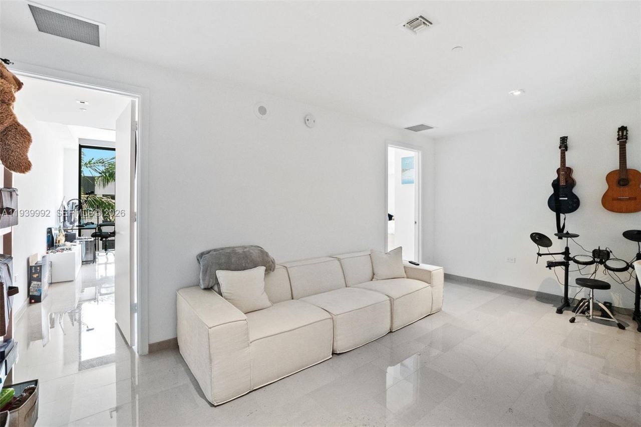 68 SE 6th Street , Unit 805, Miami, FL 33131 Photo