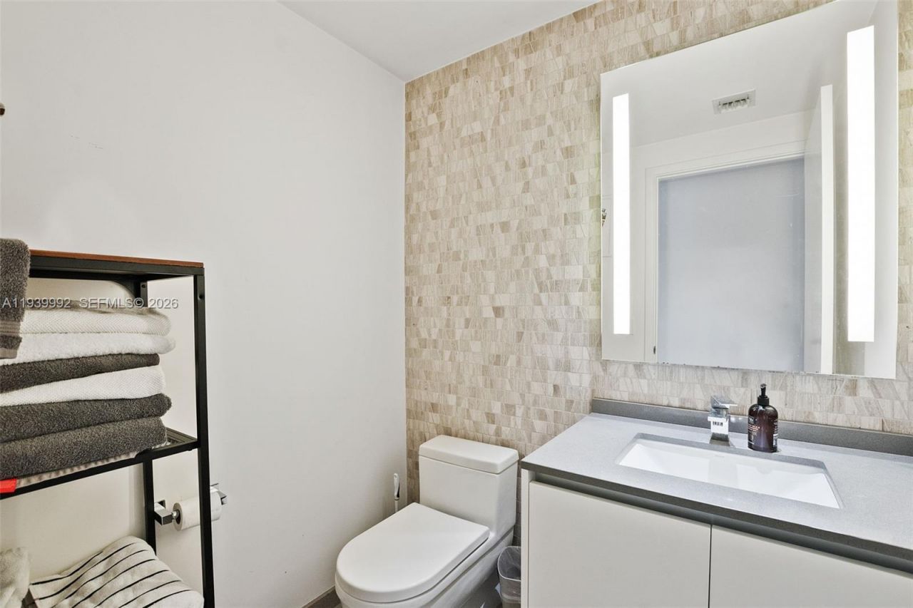 68 SE 6th Street , Unit 805, Miami, FL 33131 Photo