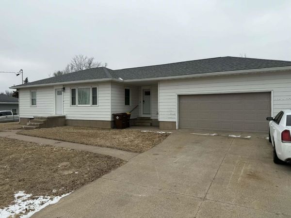 10117 Boleyn Road, Dubuque, IA 52001