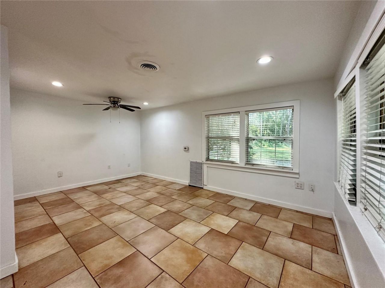 5625 NW 193rd Lane, Orange Lake, FL 32681 Photo