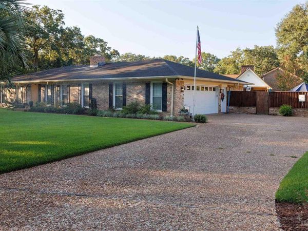 1240 Northbrook Dr, Pensacola, FL 32504