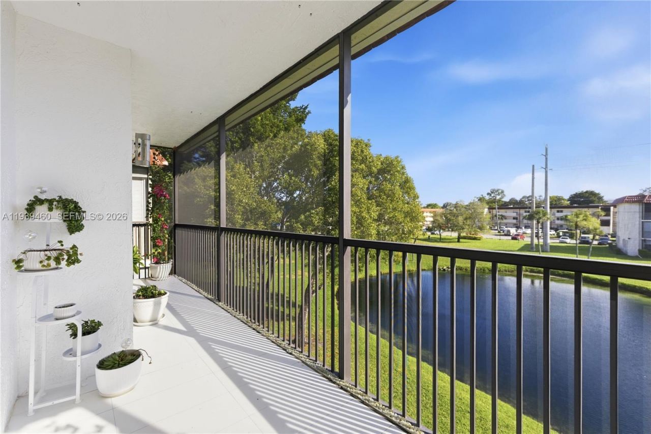 250 S Hollybrook Ter, Unit 306, Pembroke Pines, FL 33025 Photo