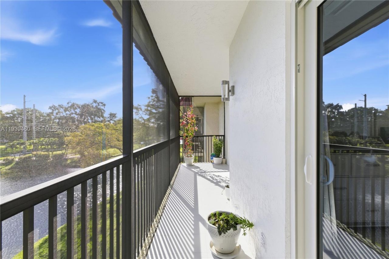 250 S Hollybrook Ter, Unit 306, Pembroke Pines, FL 33025 Photo