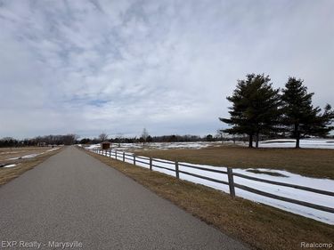 1 Putt-R Dr Putt-R Drive, Mussey Twp, MI 48014