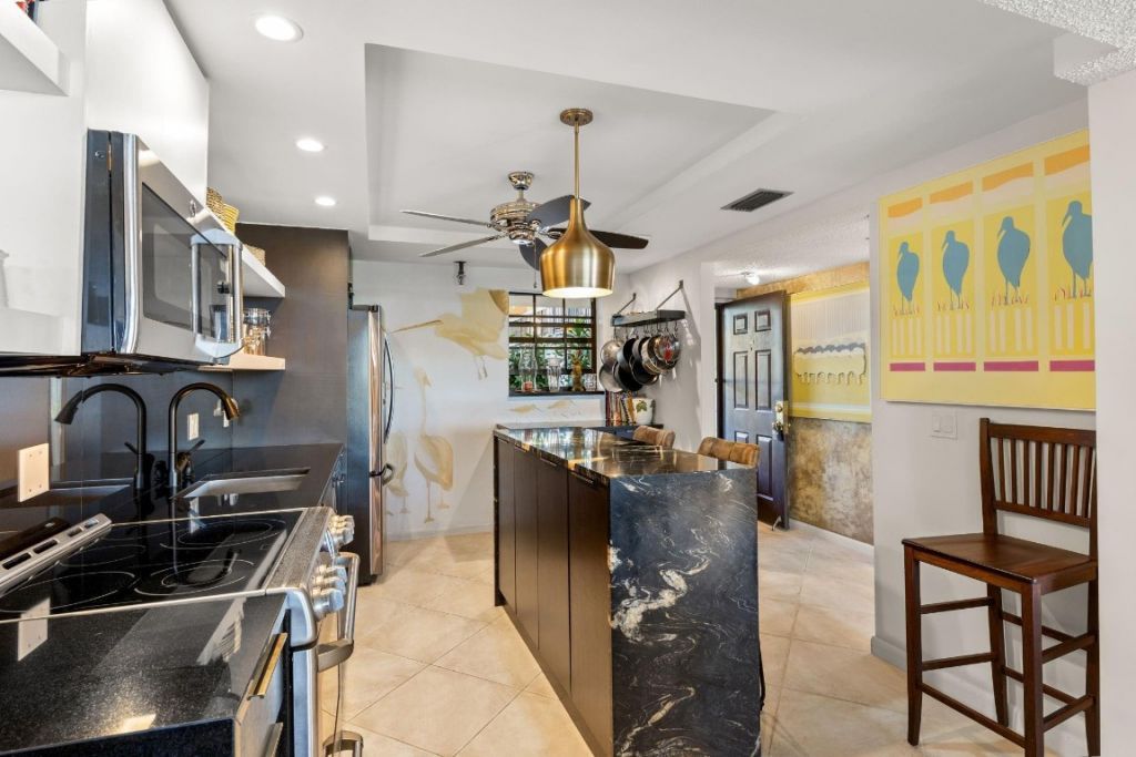 7020 Half Moon Cir, Unit 105, Hypoluxo, FL 33462 Photo