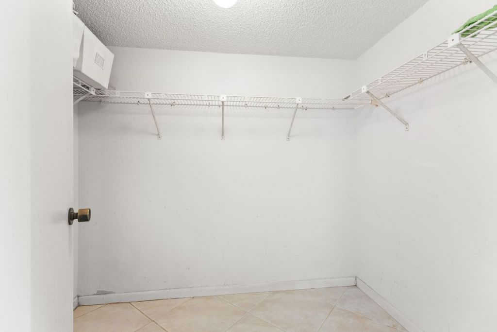 7020 Half Moon Cir, Unit 105, Hypoluxo, FL 33462 Photo