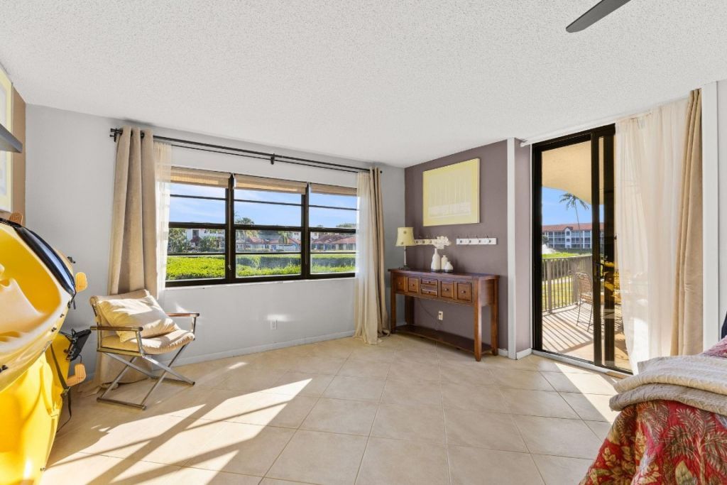 7020 Half Moon Cir, Unit 105, Hypoluxo, FL 33462 Photo