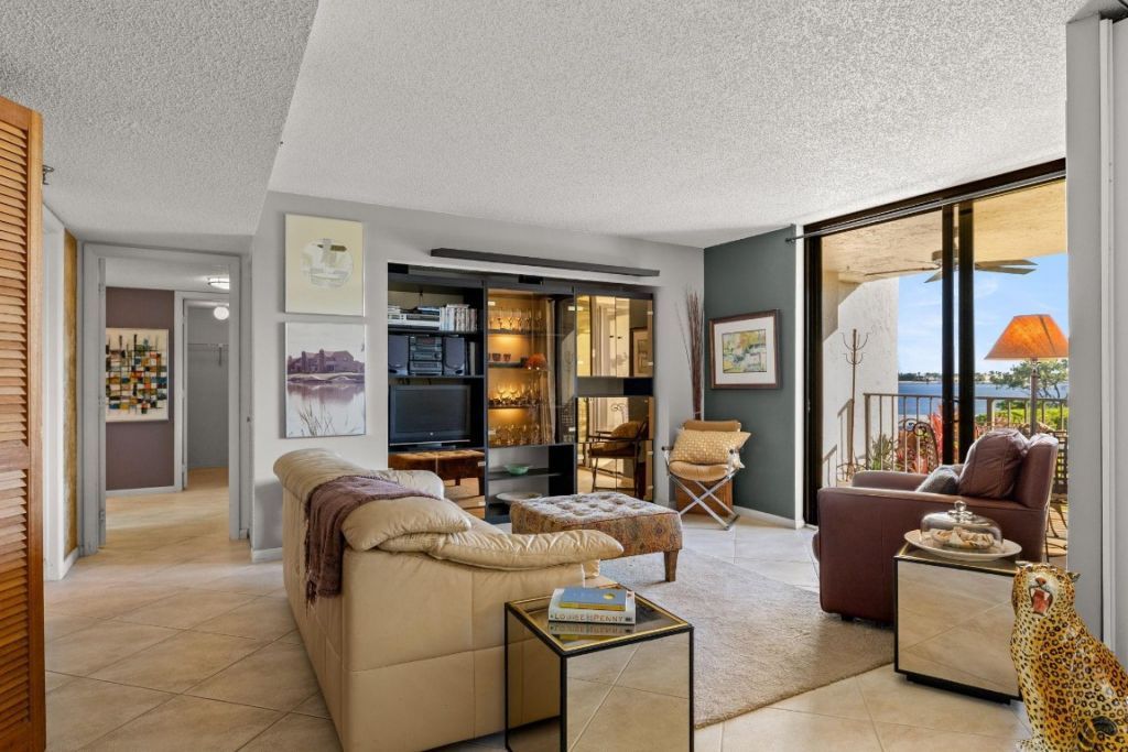 7020 Half Moon Cir, Unit 105, Hypoluxo, FL 33462 Photo