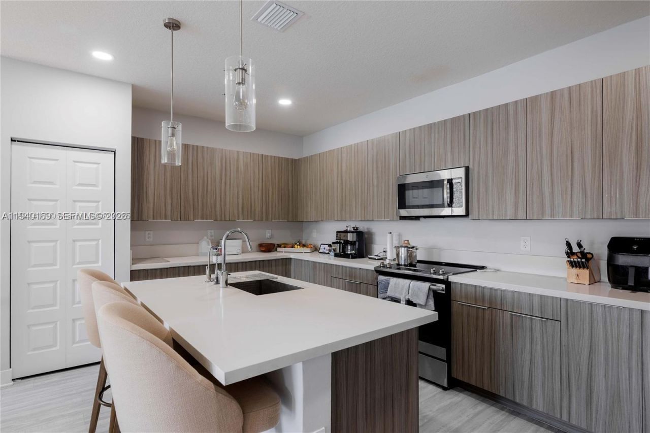 4714 NW 84th Ct, Unit 4714, Doral, FL 33166 Photo