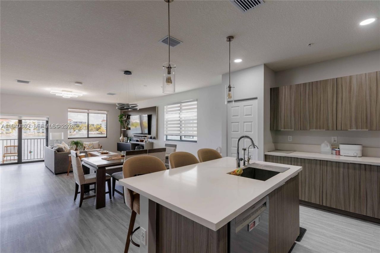 4714 NW 84th Ct, Unit 4714, Doral, FL 33166 Photo