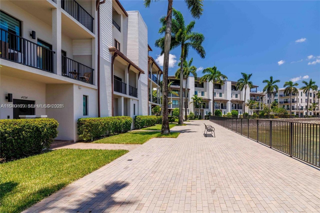 4714 NW 84th Ct, Unit 4714, Doral, FL 33166 Photo