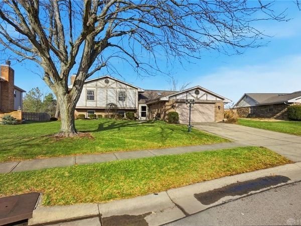 1927 Robinhood Drive, Miamisburg, OH 45342