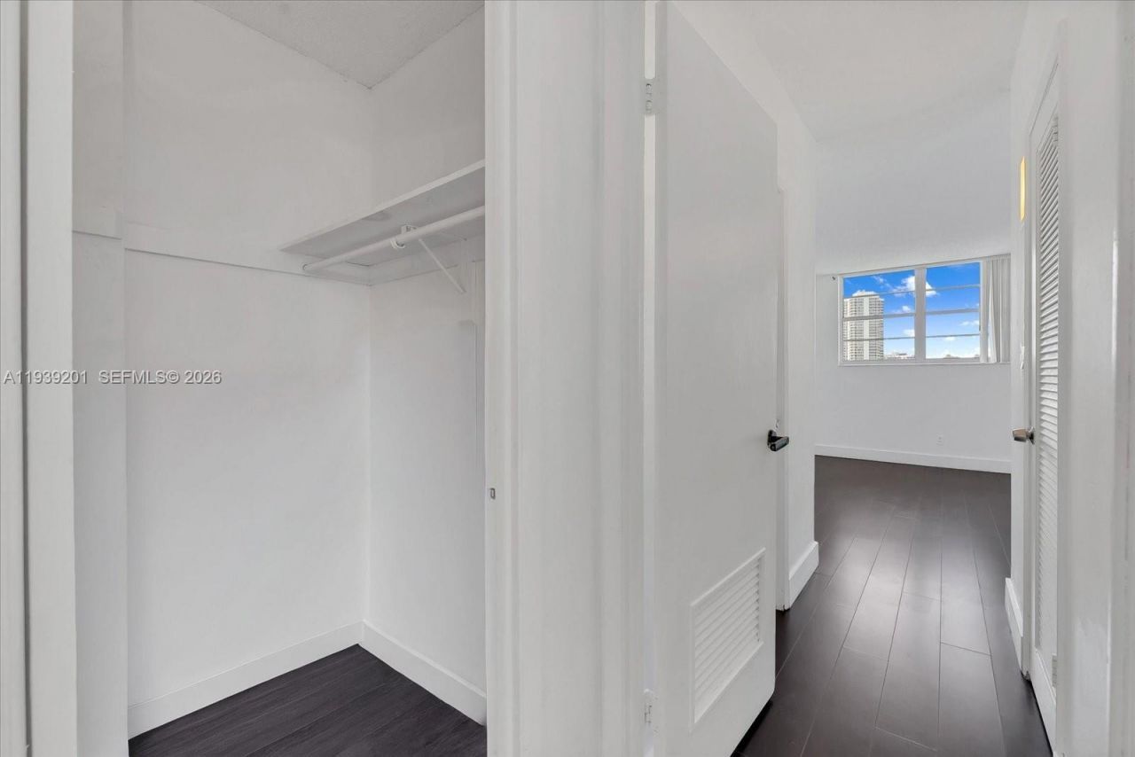 19390 Collins Av, Unit 1211, Sunny Isles Beach, FL 33160 Photo