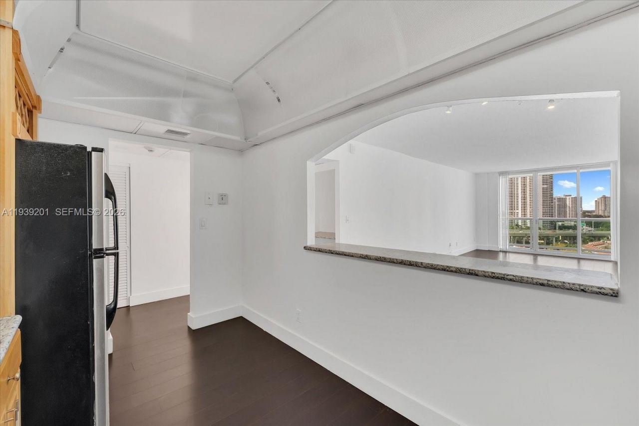 19390 Collins Av, Unit 1211, Sunny Isles Beach, FL 33160 Photo