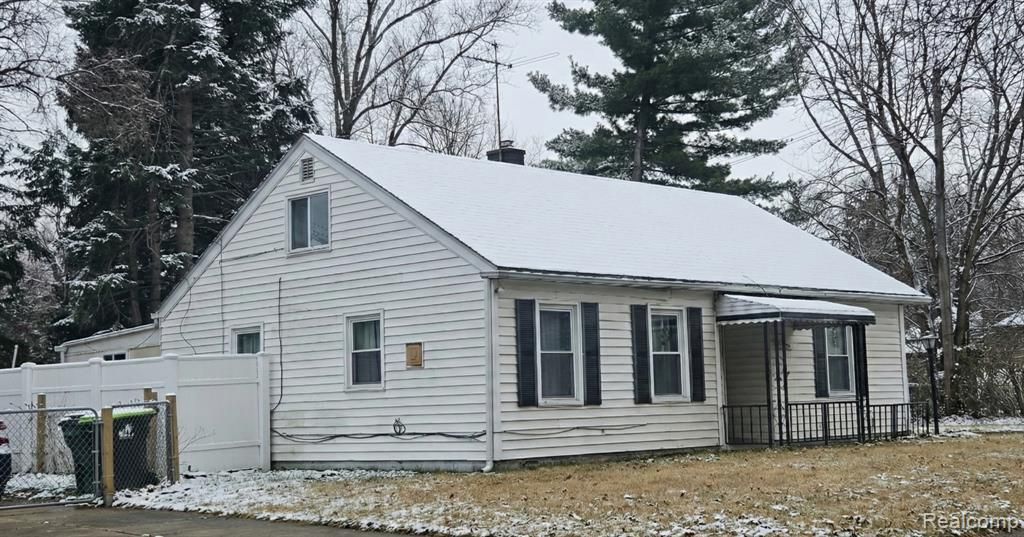 12851 Saratoga Street, Oak Park, MI 48237 Main Photo