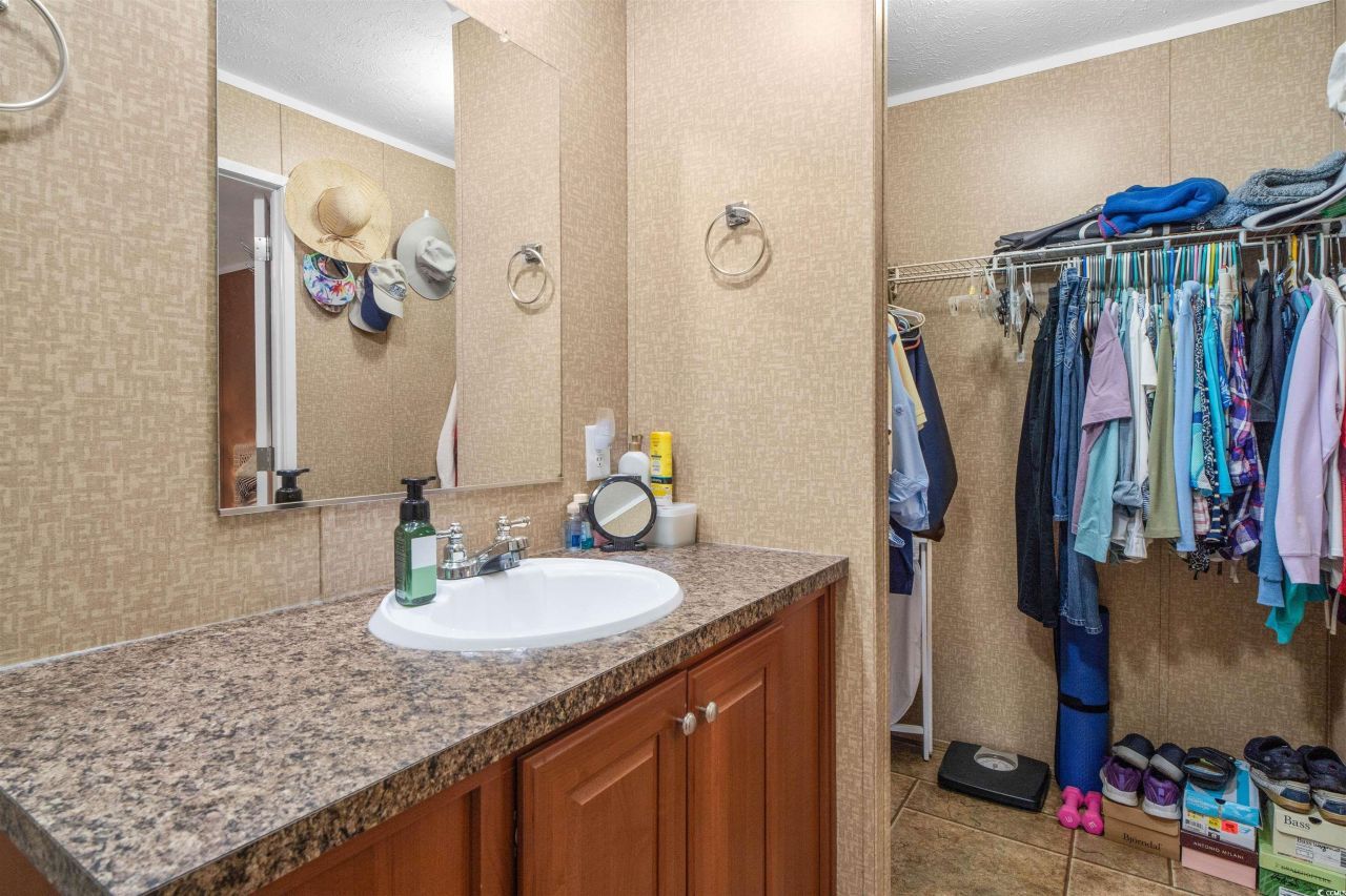 2429 Park St. Photo 10