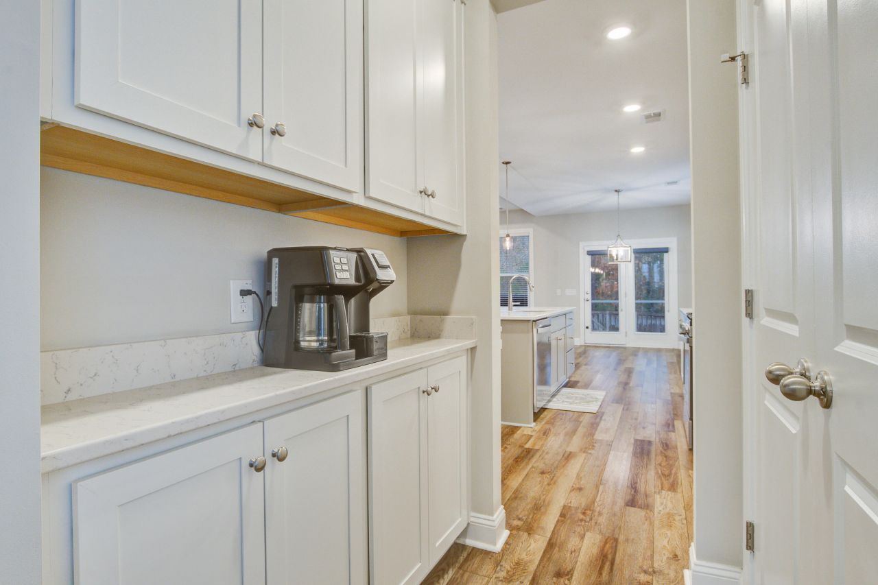 470 Coopers Hawk Drive Photo 12