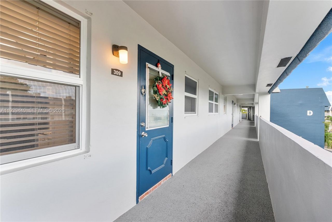 7847 Golf Circle Dr, Unit 309, Margate, FL 33063 Photo