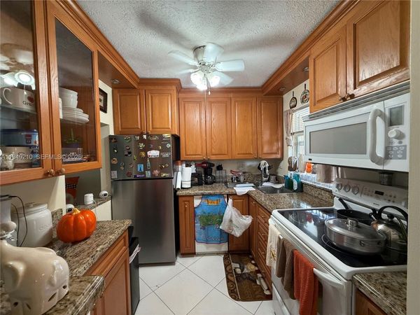 9041 Sunrise Lakes Blvd, Unit 207, Sunrise, FL 33322