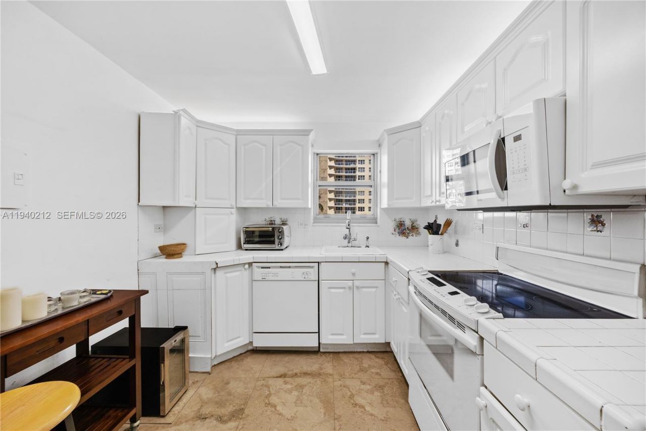 5555 Collins Ave, Unit 4B, Miami Beach, FL 33140 Photo