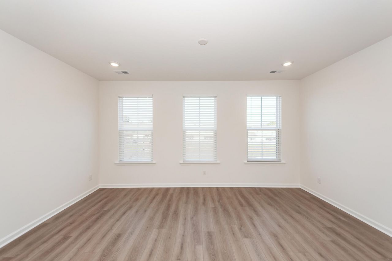 4633 Forest Hills Drive Photo 17