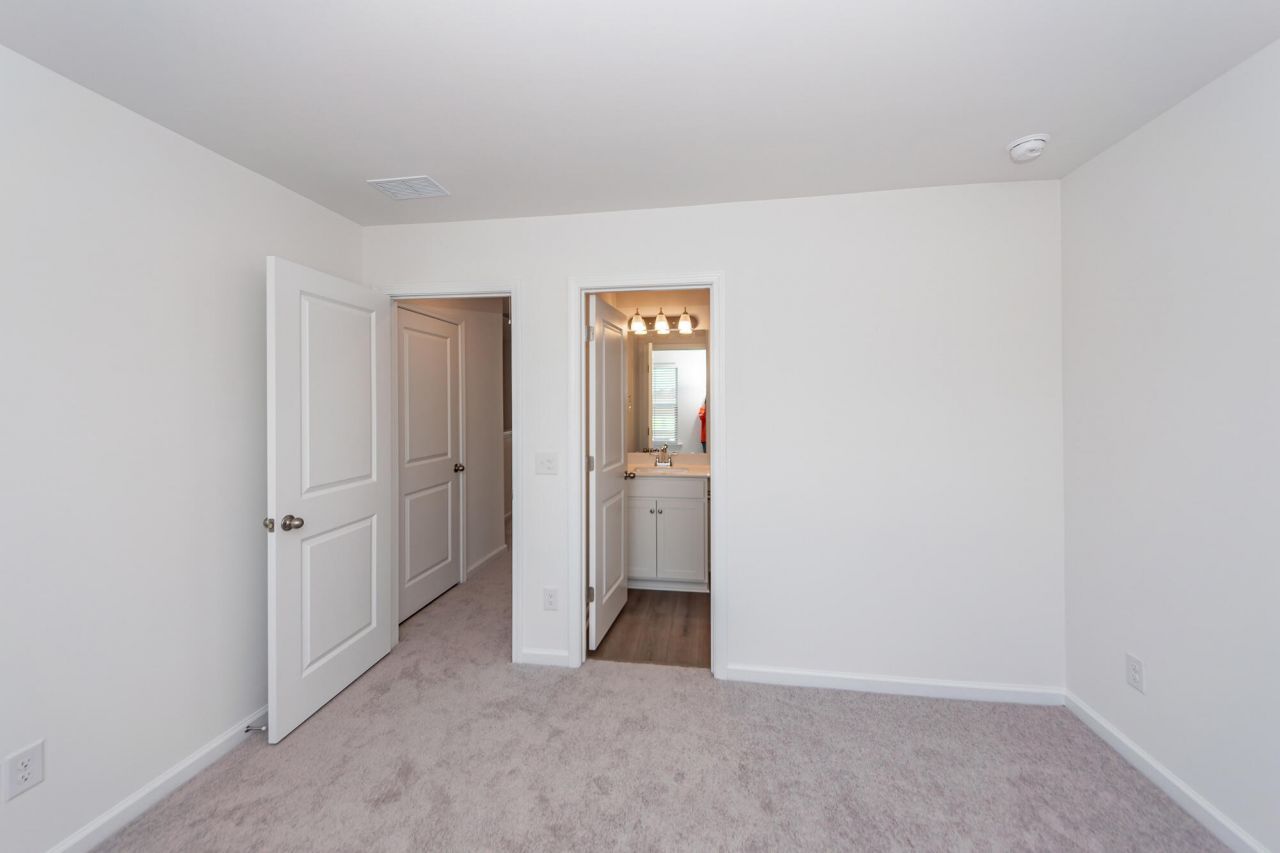 4633 Forest Hills Drive Photo 32