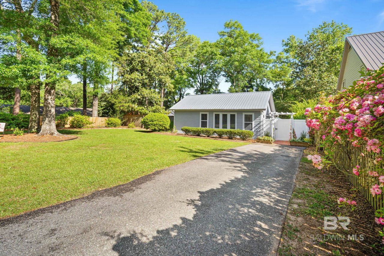 653 Bellangee Avenue, Fairhope, AL 36532 Main Photo
