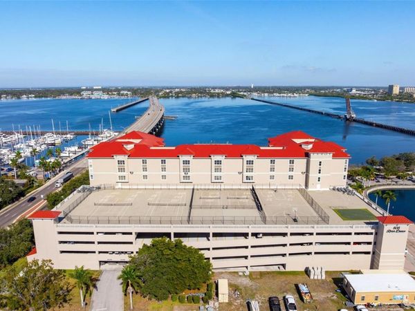 808 3RD AVENUE W, Unit 402, BRADENTON, FL 34205