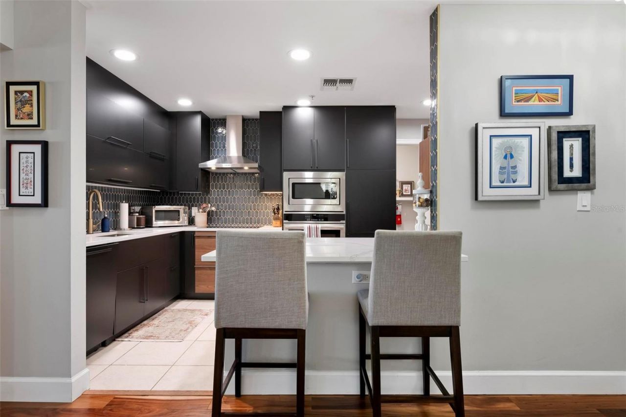 808 3rd Avenue W, Unit 402, Bradenton, FL 34205 Photo